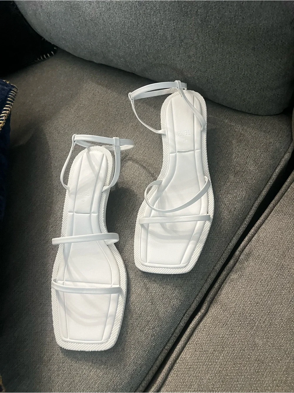 ZARA NWOT Leather White Kitten Heel Strappy Ankle‑Buckle Sandals for Women - Picture 3 of 11